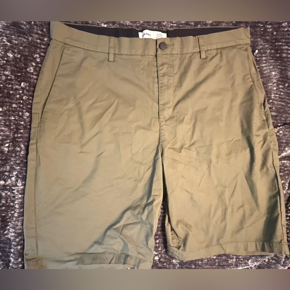 Old Navy Men's Ultimate Tech Slim Khaki Flat Front Shorts